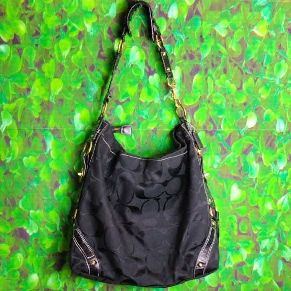 Coach Handbags - Coach vintage Hobo bag